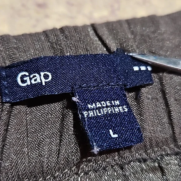 Gap | Olive Gray Lightweight Strappy Romper - Picture 4 of 9